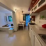 Modern Just 70m From The With Free Parking *