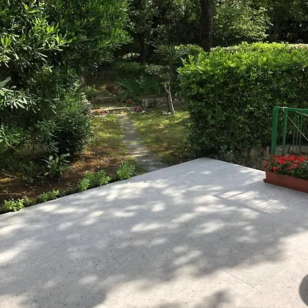 Apartment Modern Just 70m From The With Free Parking *
