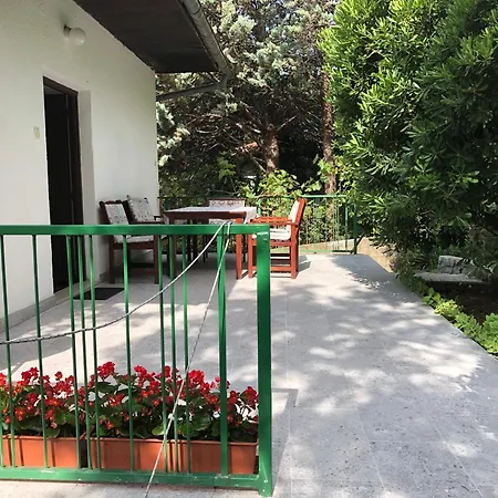 Modern Just 70m From The With Free Parking