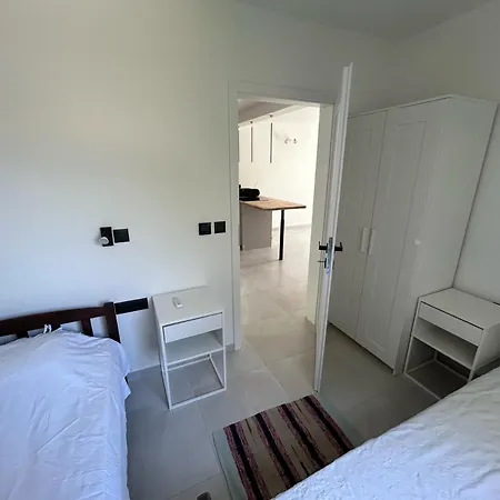 Modern Just 70m From The With Free Parking *