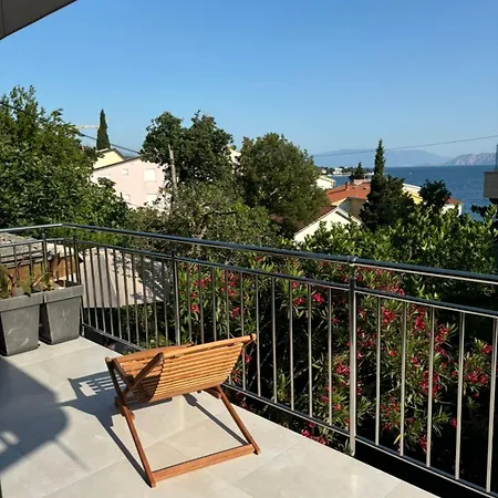 Modern Just 70m From The With Free Parking Apartment
