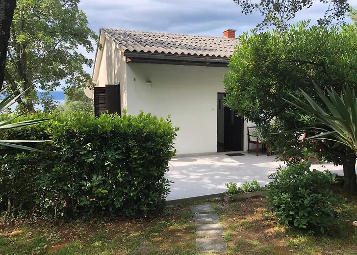 Modern Just 70m From The With Free Parking