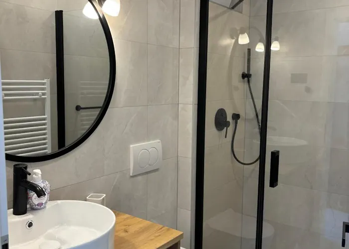 Modern Just 70m From The With Free Parking شقة