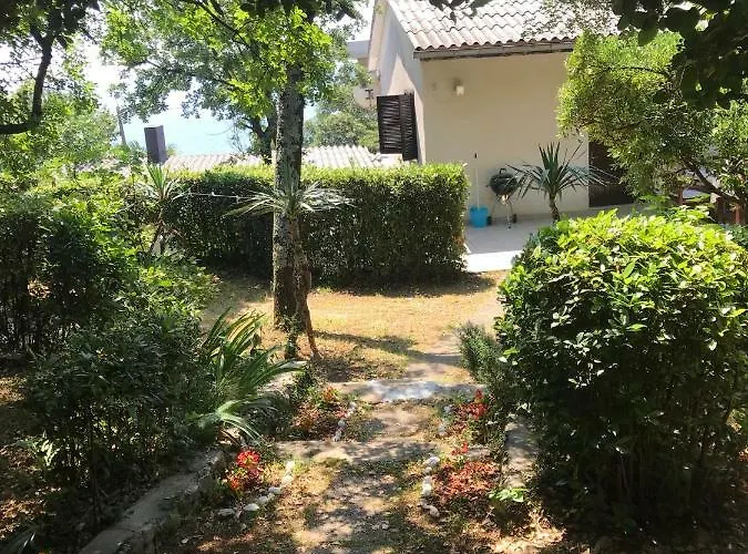 Modern Just 70m From The With Free Parking *