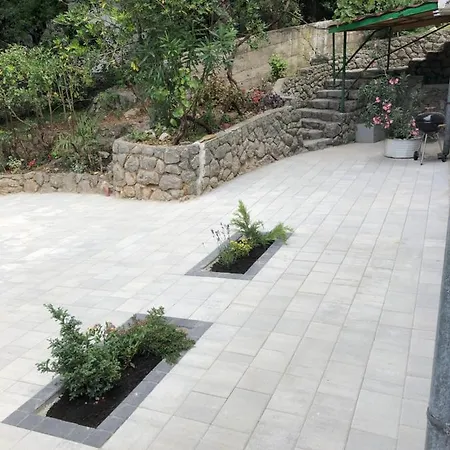 Modern Just 70m From The With Free Parking