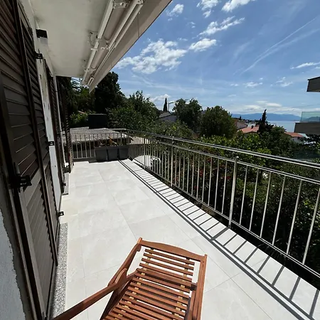 Modern Just 70m From The With Free Parking *