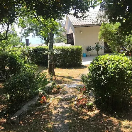 Modern Just 70m From The With Free Parking *