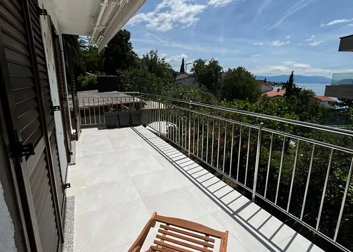 Modern Just 70m From The With Free Parking *